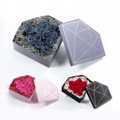 花を梱包するための特別なダイヤモンド形の段ボール紙箱